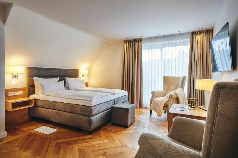 Superior Double Room | Desk, blackout drapes, cribs/infant beds, bed sheets