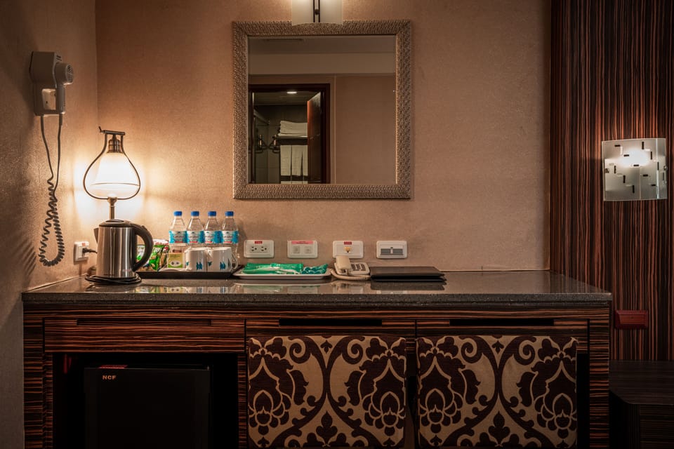 Deluxe Quadruple Room | In-room business center
