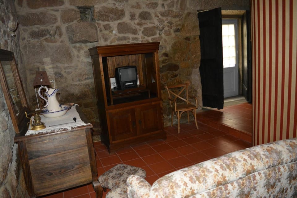 Flat-screen TV, table tennis