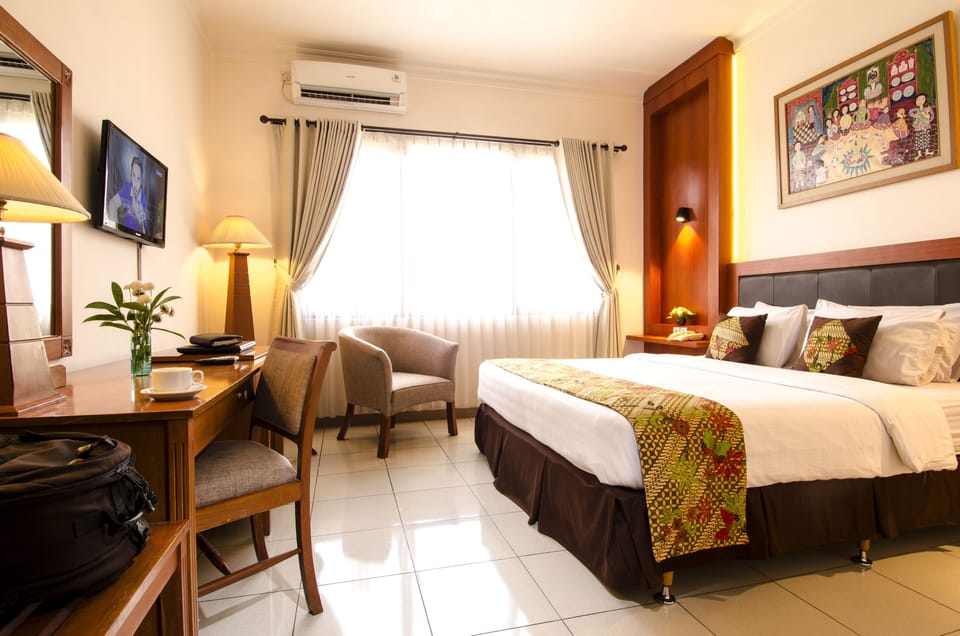 Desk, blackout drapes, iron/ironing board, free WiFi