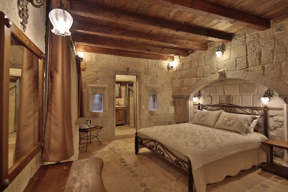 Premium bedding, in-room safe, desk, laptop workspace