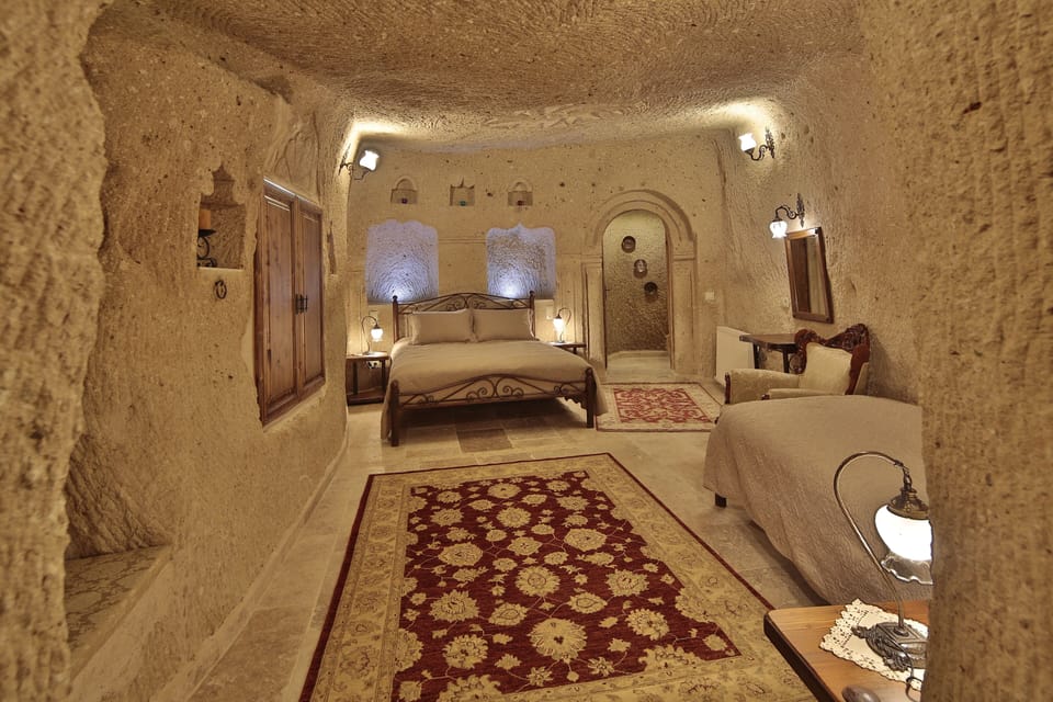 Family Cave Suite  | Premium bedding, in-room safe, desk, laptop workspace