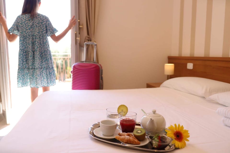 Minibar, desk, free WiFi, wheelchair access