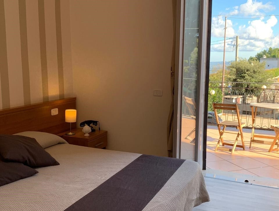 Minibar, desk, free WiFi, wheelchair access
