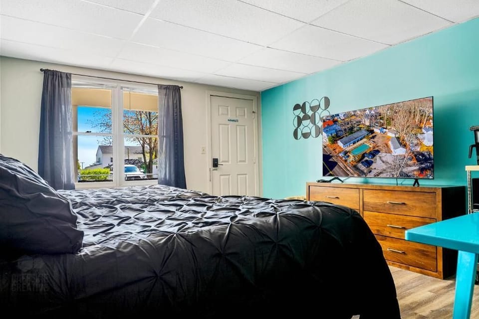 Classic Room, 2 Double Beds | Free WiFi, bed sheets