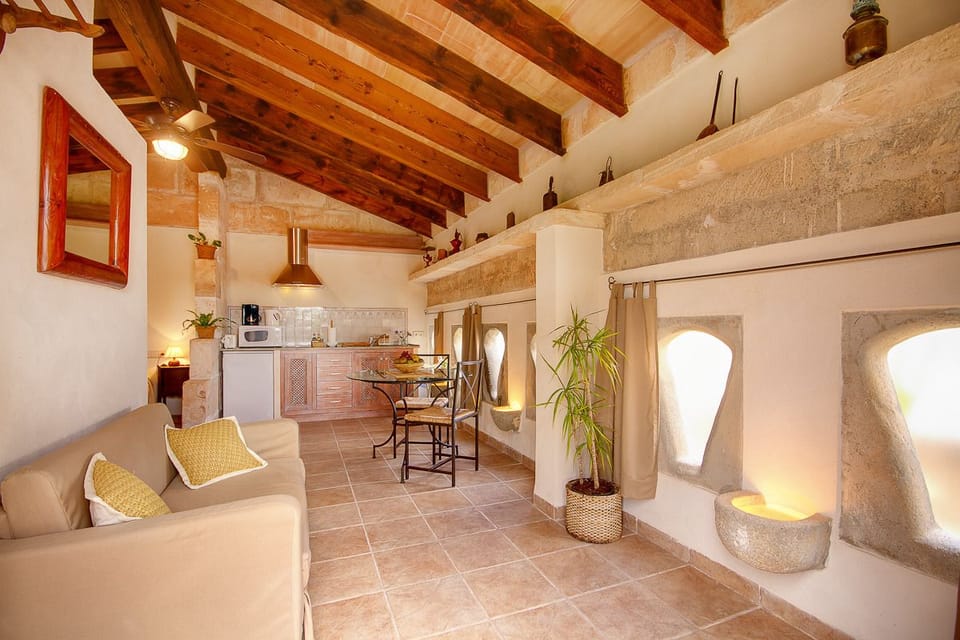 Studio | Living area | Flat-screen TV