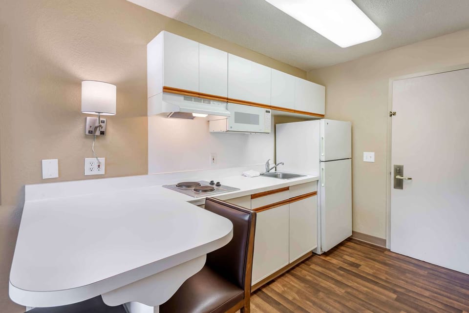 Studio, 1 Queen Bed, Non Smoking | Desk, blackout drapes, iron/ironing board, free cribs/infant beds