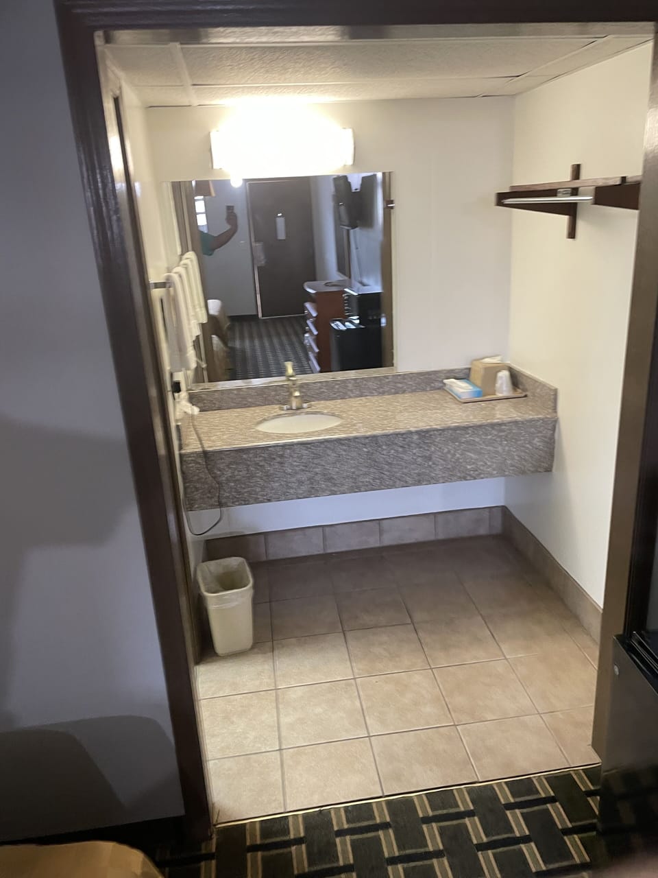 Basic Single Room | Bathroom | Deep soaking tub, towels