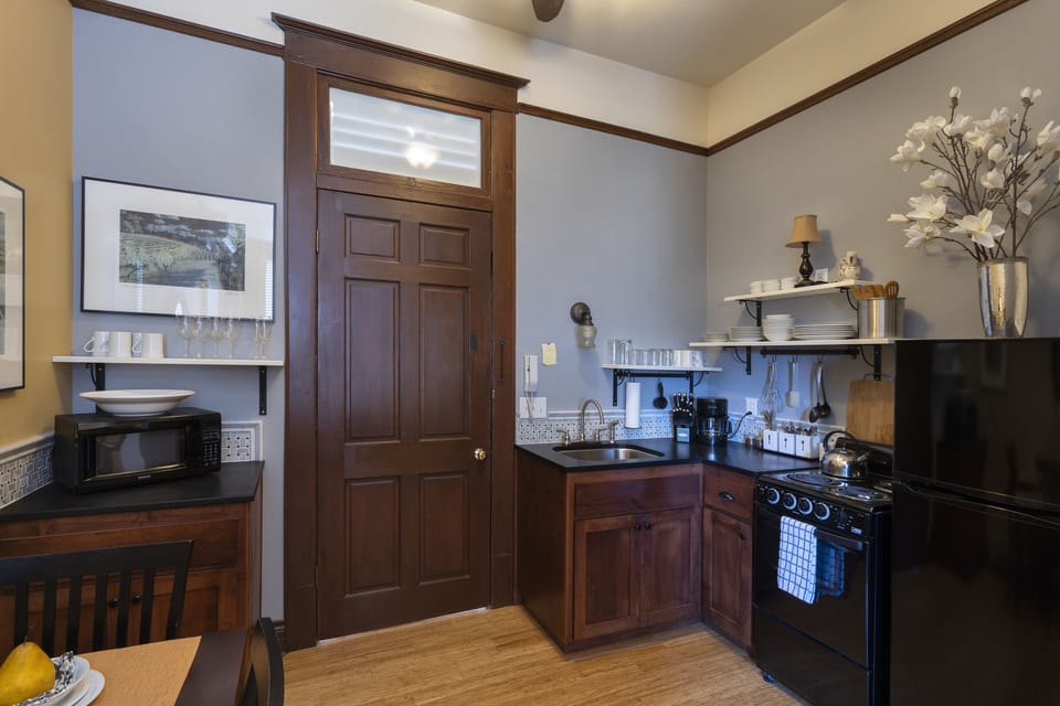 Premium Apartment, 1 Queen Bed, Non Smoking (1ST) | Private kitchen | Fridge, microwave, oven, stovetop
