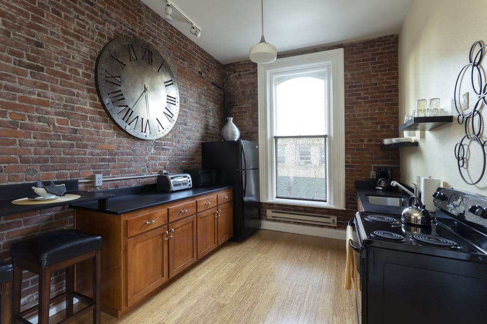 Romantic Apartment, 1 King Bed, Non Smoking, Fireplace (4TH) | Private kitchen | Fridge, microwave, oven, stovetop