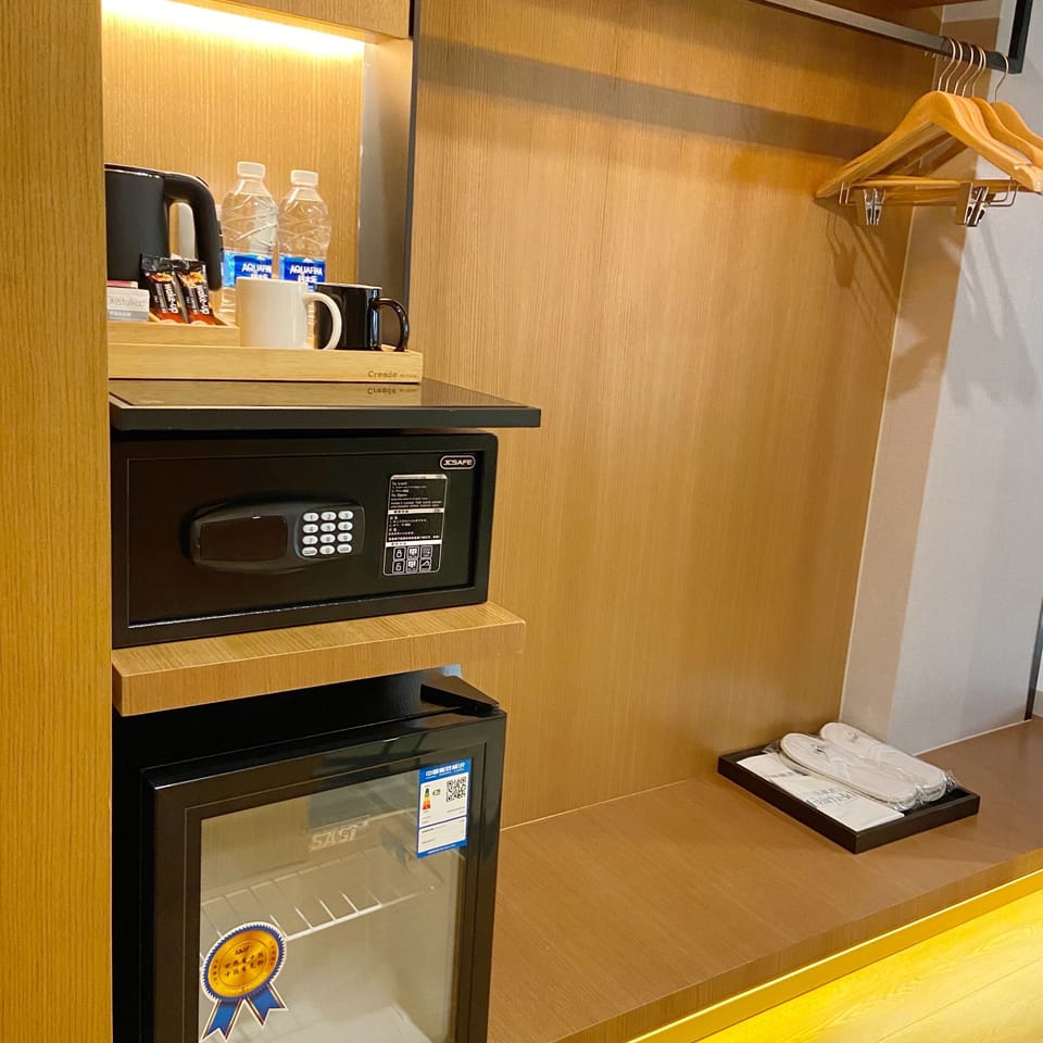 Standard Room, 1 King Bed, City View | In-room safe, desk, laptop workspace, blackout drapes