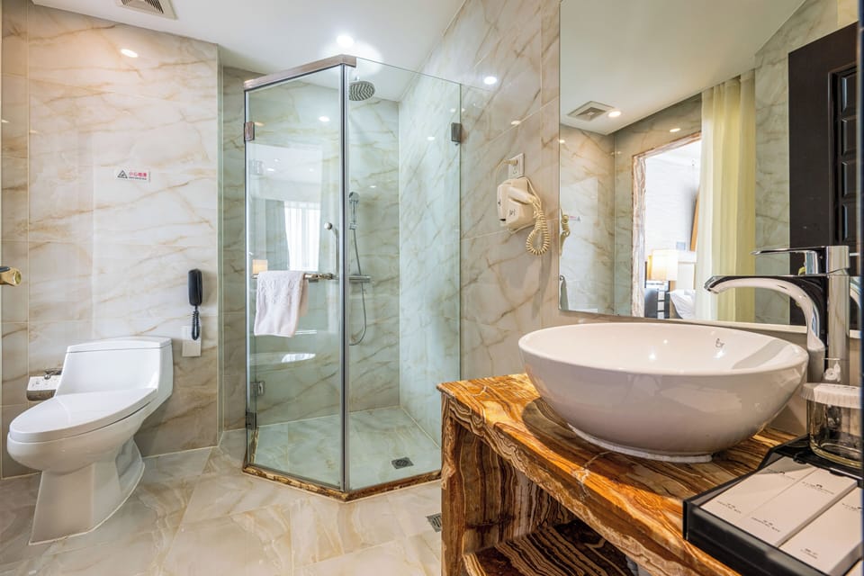 Business Double Room | Bathroom | Separate tub and shower, rainfall showerhead, free toiletries