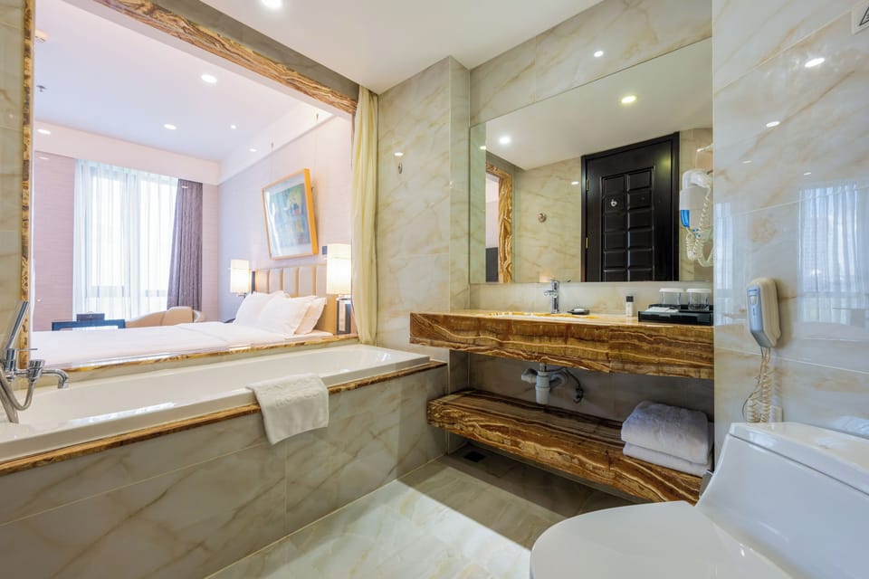 Business Double Room, City View | Bathroom | Separate tub and shower, rainfall showerhead, free toiletries