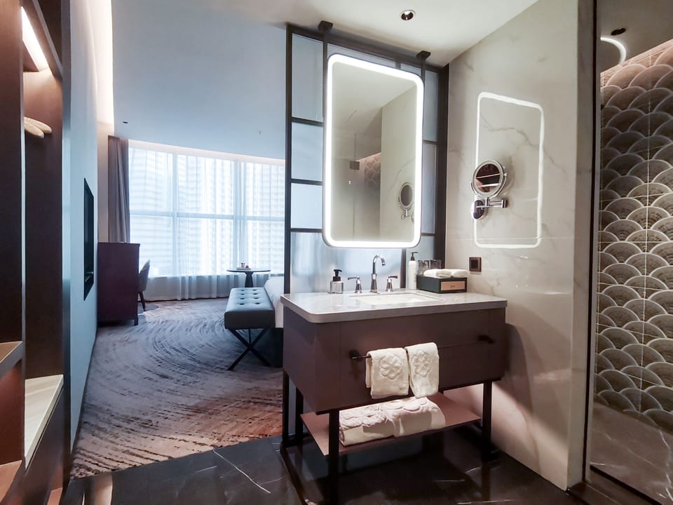 Executive Double Room, 1 Queen Bed(with Dyson hairdryer) | Bathroom | Shower, rainfall showerhead, eco-friendly toiletries, hair dryer