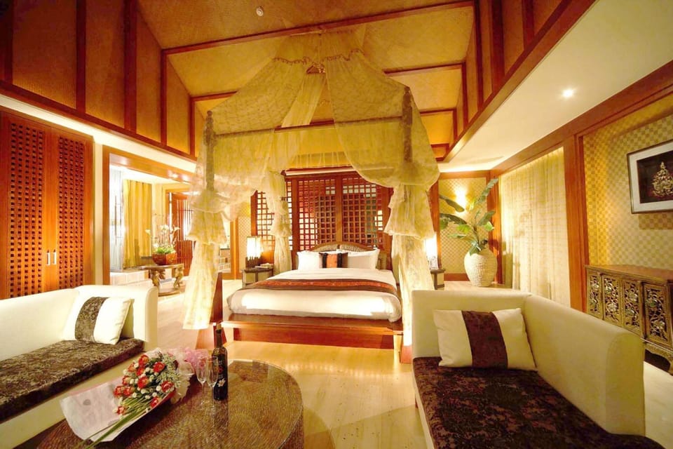 Premium bedding, minibar, desk, blackout drapes