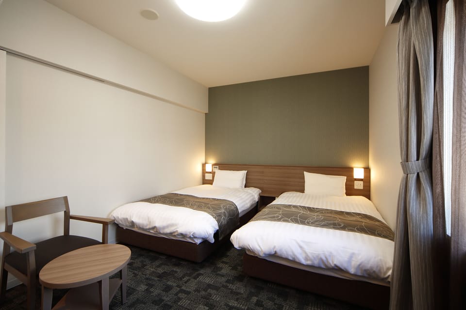 Down comforters, in-room safe, desk, laptop workspace