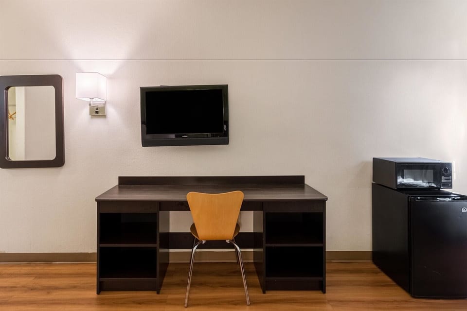 Desk, WiFi (free), bed sheets
