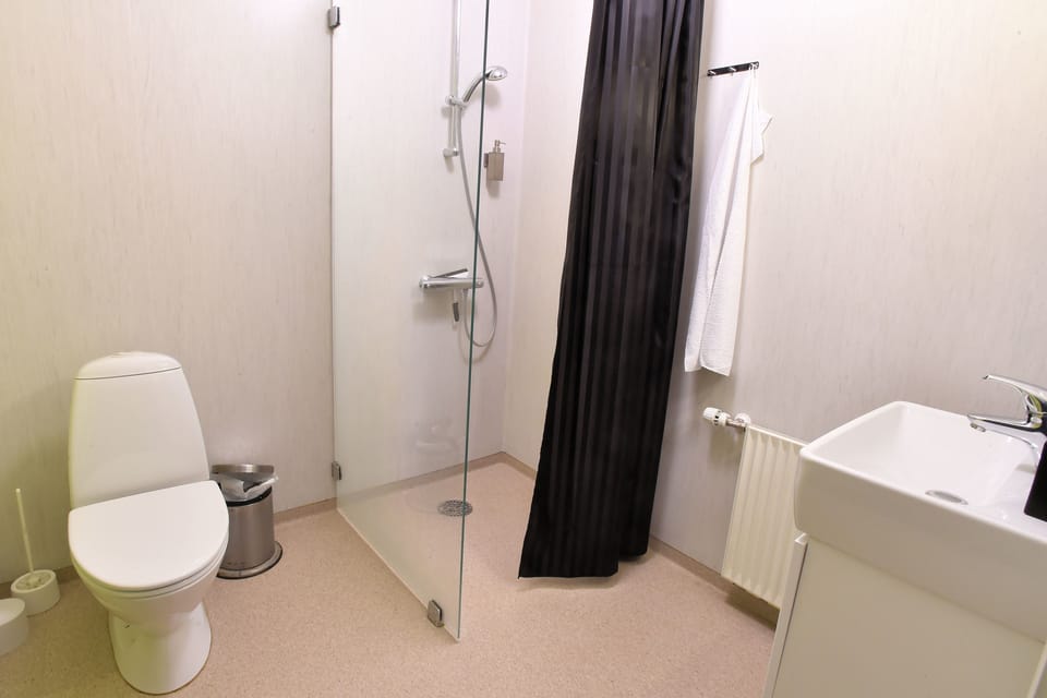 Standard Double Room, 1 Double Bed, Courtyard Area | Bathroom | Shower, rainfall showerhead, hair dryer, towels