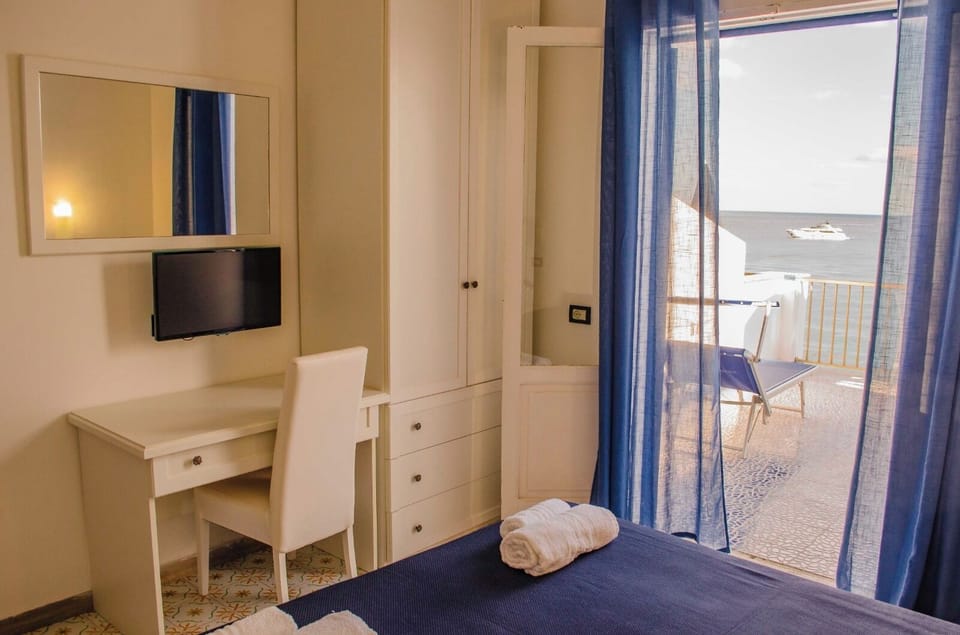 Standard Double or Twin Room | Desk, cribs/infant beds, free WiFi