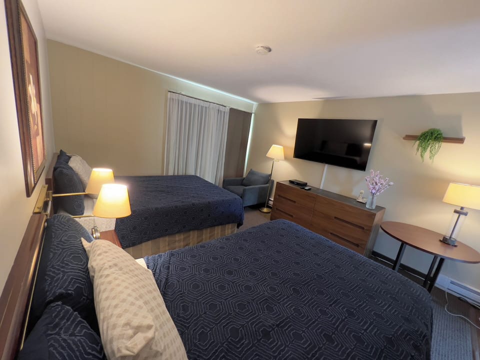 Premier Room, 2 Queen Beds, Ground Floor | WiFi (free), bed sheets