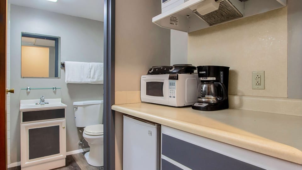 In-room safe, desk, iron/ironing board, free WiFi