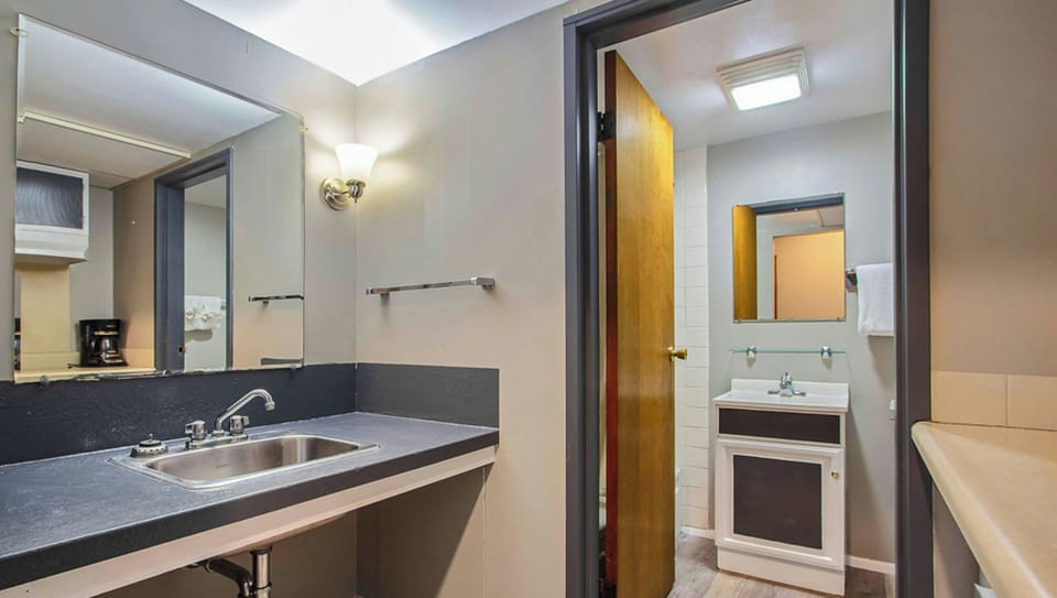 Room, 2 Double Beds, Non Smoking, Refrigerator & Microwave | Bathroom | Hair dryer, towels