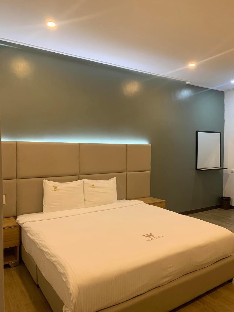 Standard King Room | In-room safe, desk, free WiFi, bed sheets