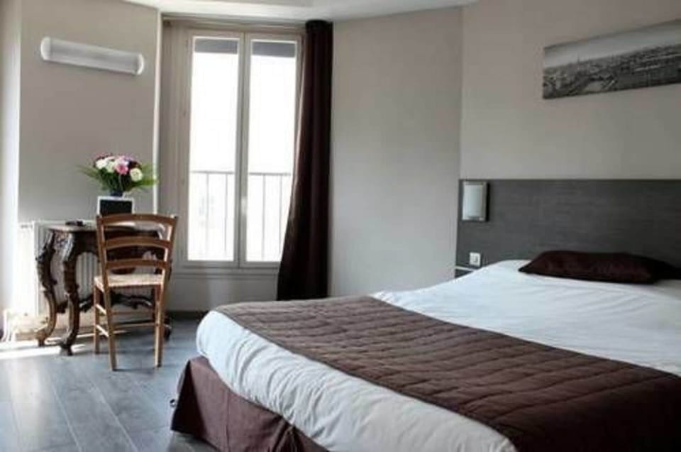 Desk, iron/ironing board, free WiFi