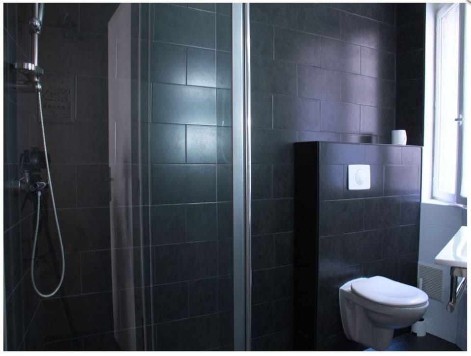 Quadruple Room, 1 Bedroom | Bathroom | Shower, free toiletries, hair dryer, towels