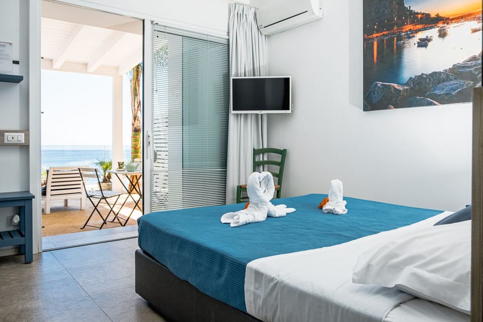 Superior Double Room, Terrace, Sea View | In-room safe, individually decorated, individually furnished, free WiFi