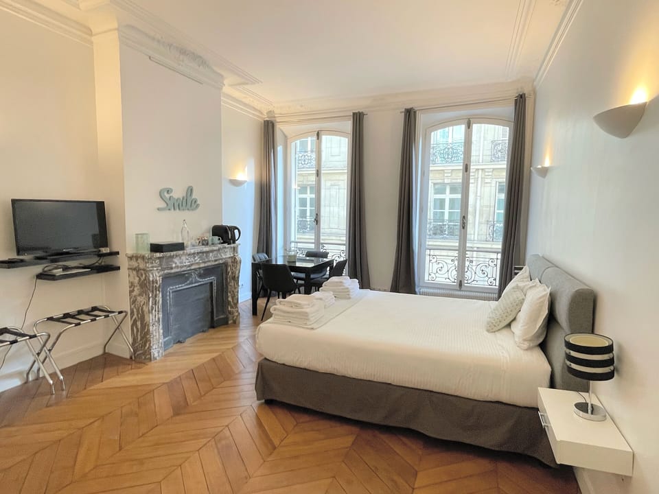 Junior Suite | Premium bedding, minibar, in-room safe, iron/ironing board