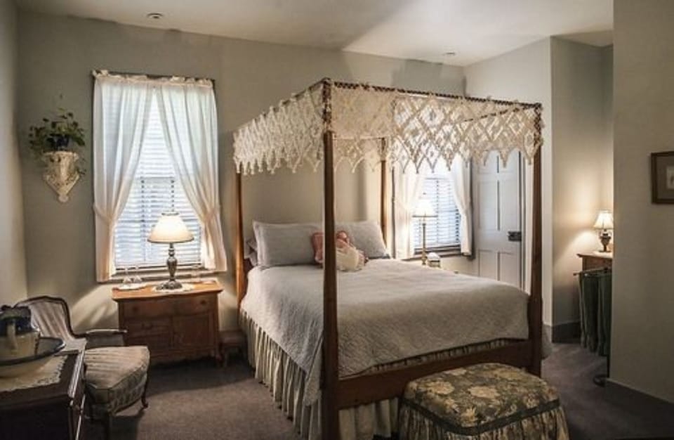 Room, Private Bathroom (Susan B) | Premium bedding, pillowtop beds, iron/ironing board (on request)