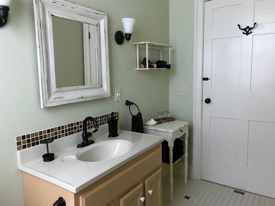 Exclusive Double Room, Ensuite, Garden View (The Muir) | Bathroom | Shower, designer toiletries, hair dryer, bathrobes