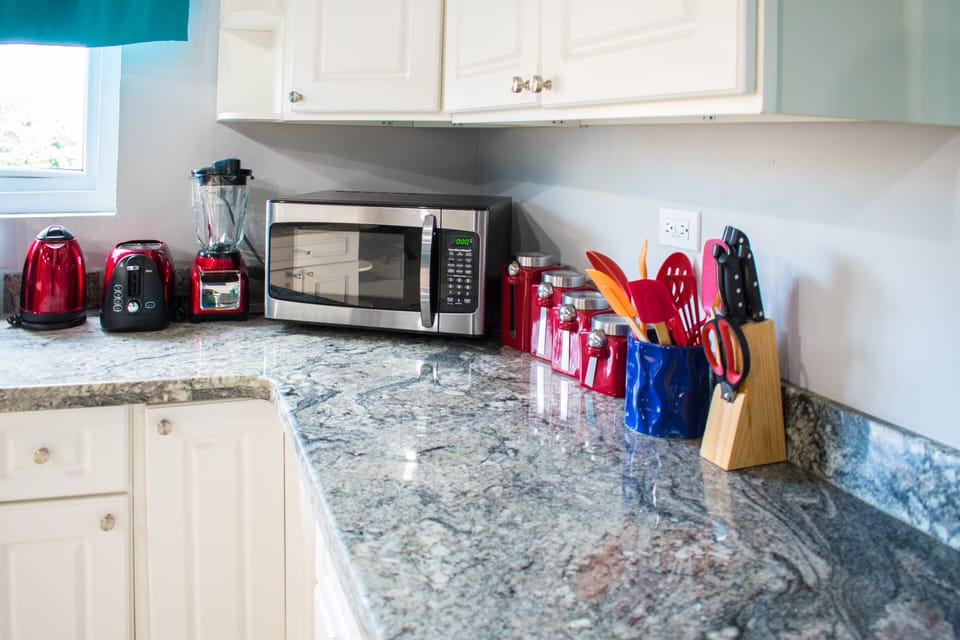 Superior Apartment, 1 King Bed, Kitchen, Corner | Private kitchen | Full-size fridge, microwave, oven, stovetop