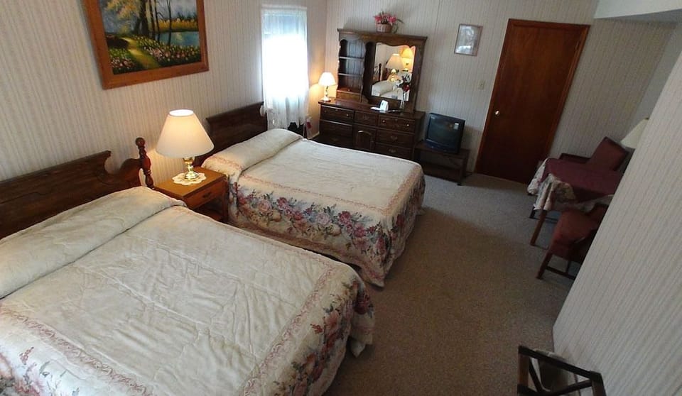 WiFi (free), bed sheets