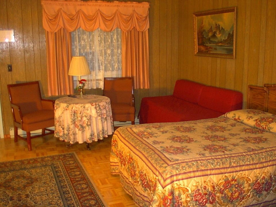 Premier Room, 2 Double Beds, Sofa | WiFi (free), bed sheets