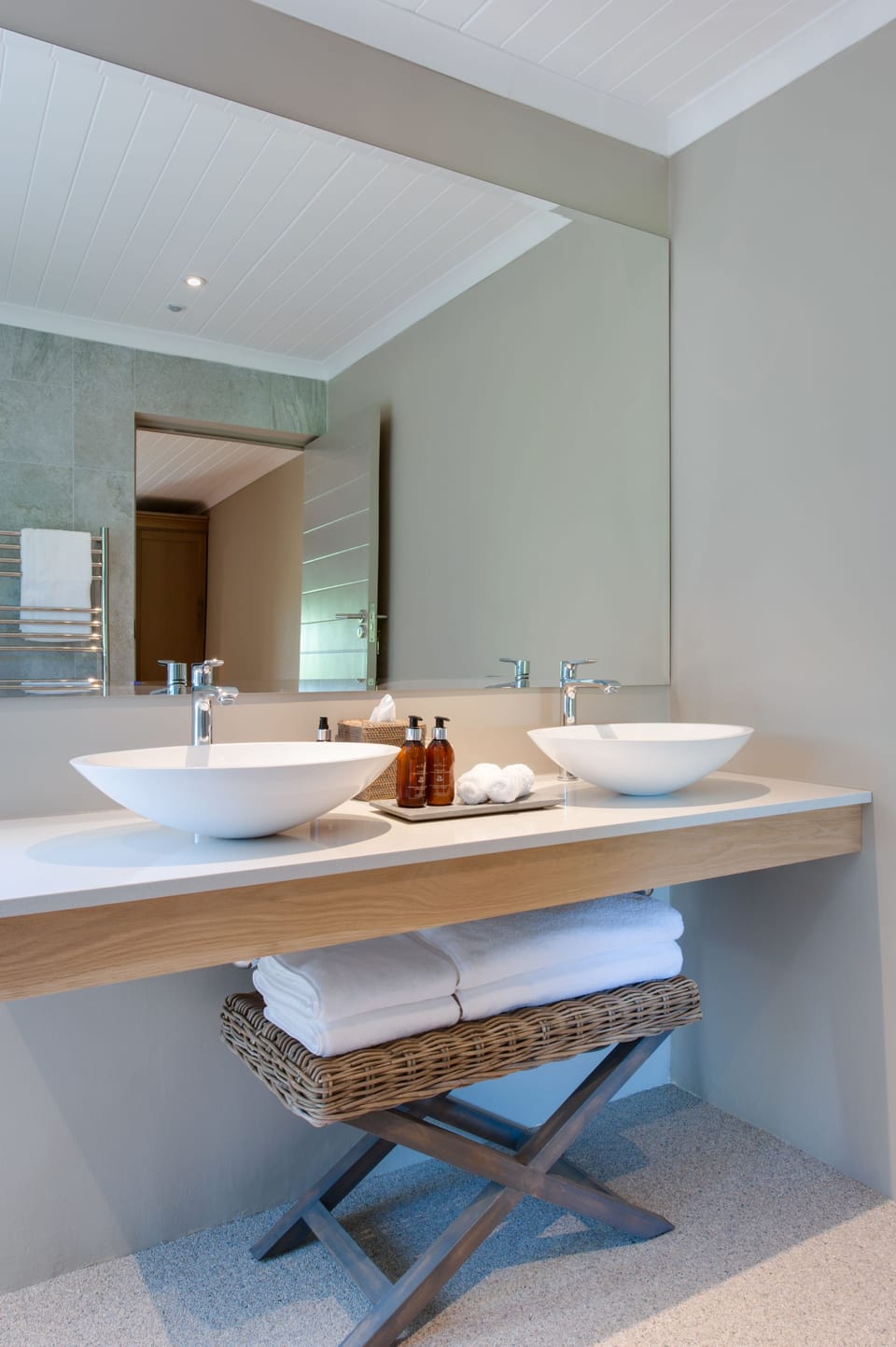 Deluxe Suite | Bathroom sink