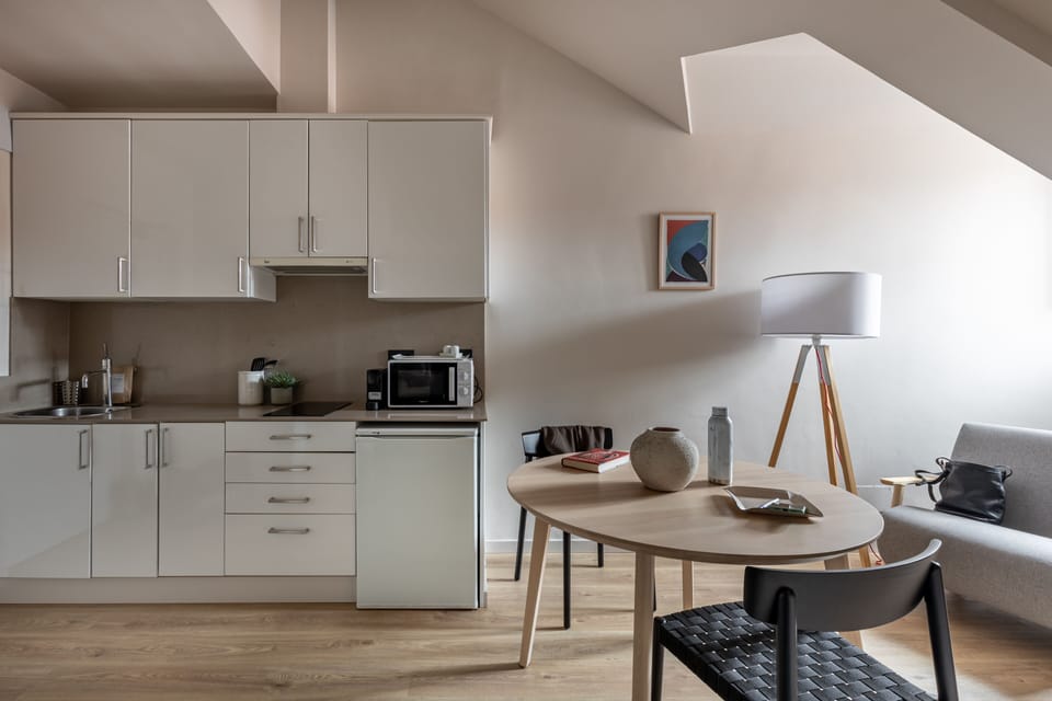 Studio | Private kitchen | Fridge, microwave, stovetop, electric kettle