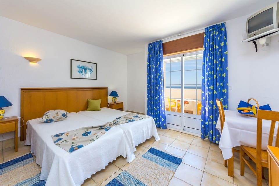 Studio | In-room safe, blackout drapes, soundproofing, iron/ironing board