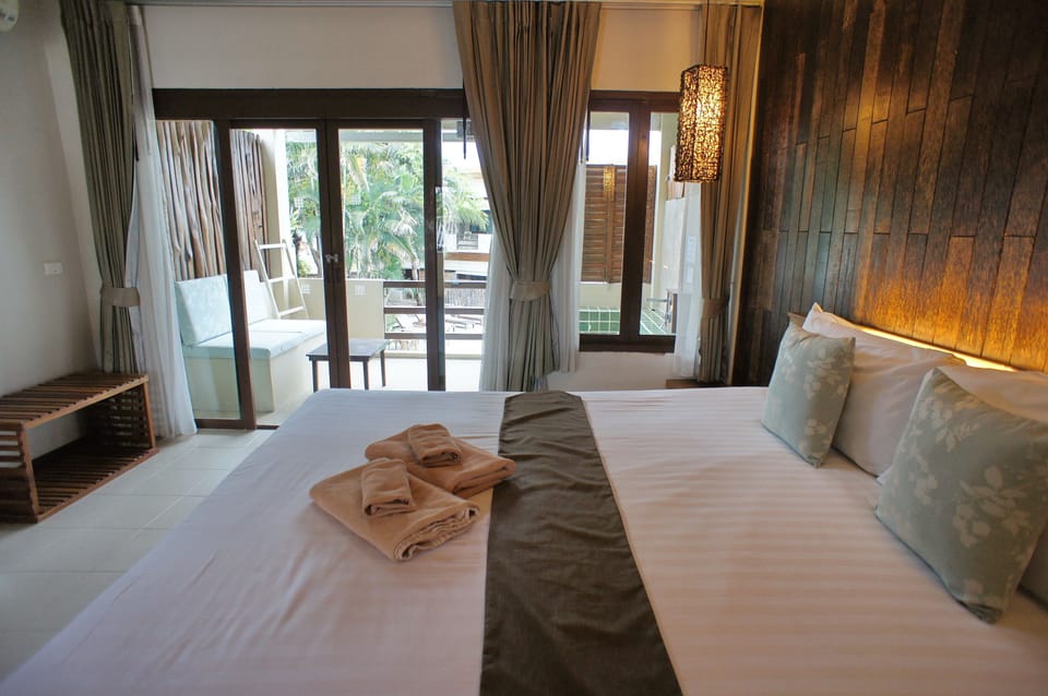 Room, Pool View | Minibar, in-room safe, free WiFi