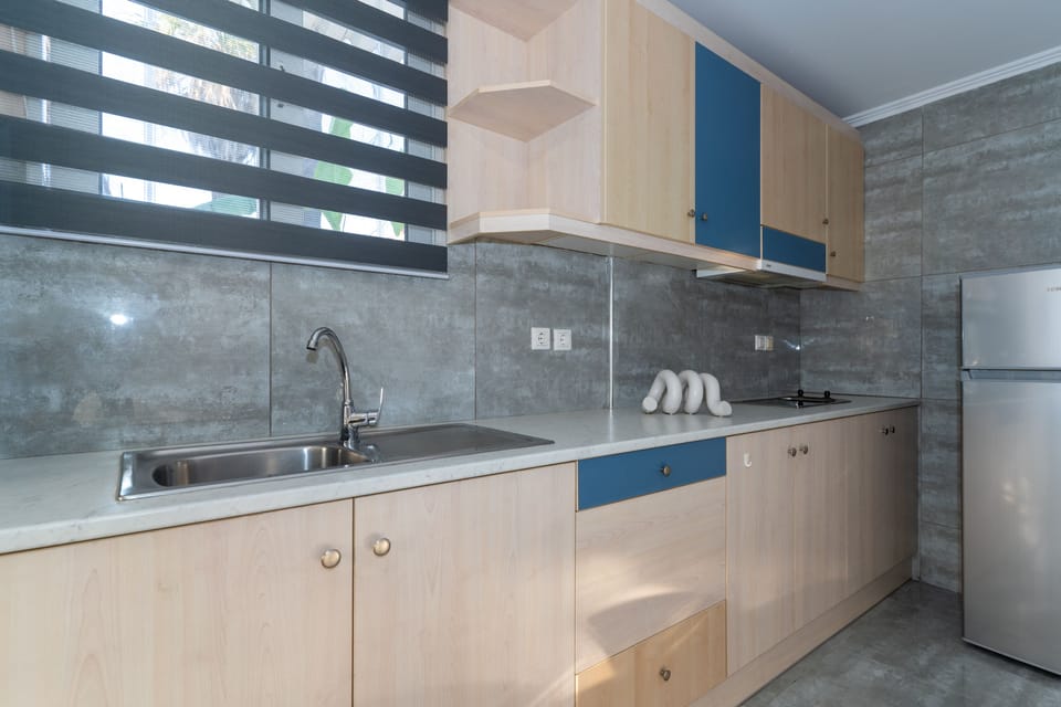 Standard Villa | Private kitchen | Fridge, stovetop, cookware/dishes/utensils