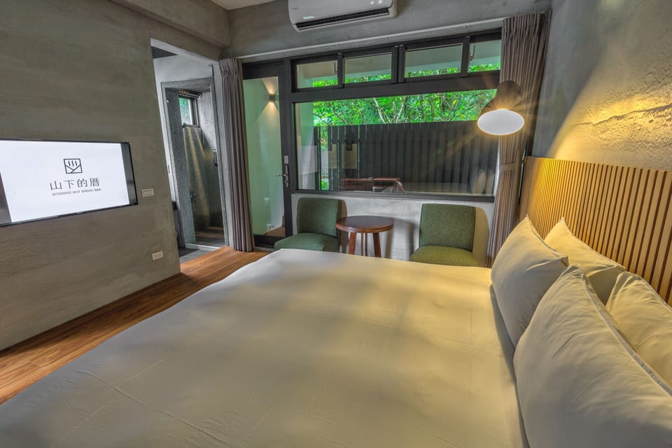 Double Room, 1 Queen Bed, Non Smoking, Mountain View | Premium bedding, free minibar, desk, soundproofing