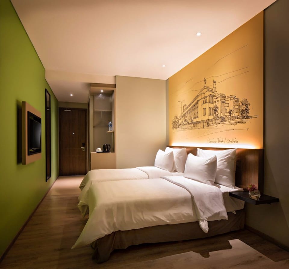 Deluxe Twin Bedroom | In-room safe, desk, soundproofing, free WiFi
