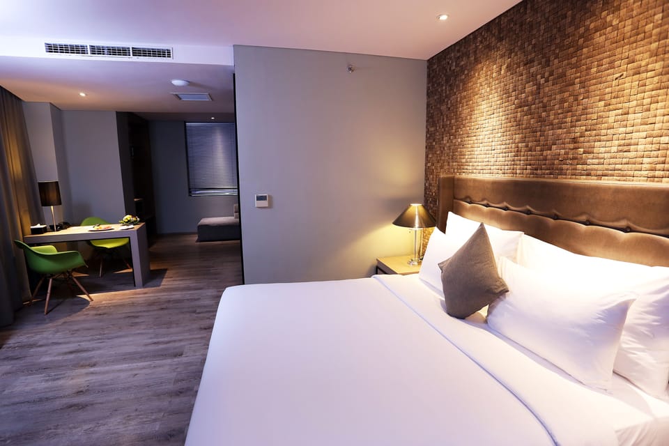 Panoramic Suite | In-room safe, desk, soundproofing, free WiFi