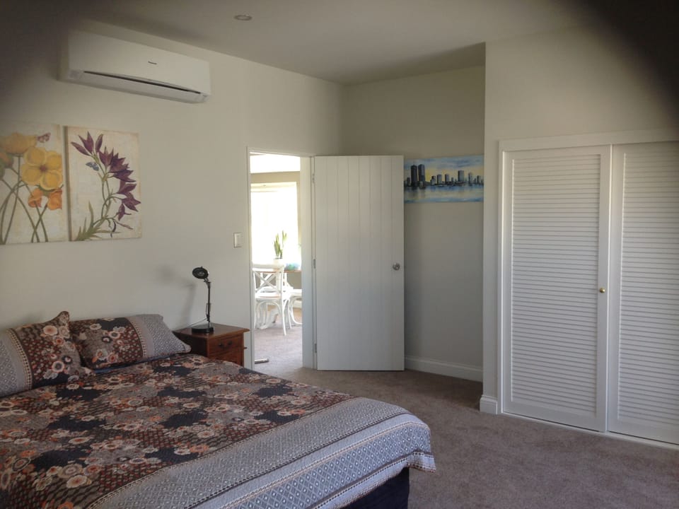 Superior Apartment, Multiple Beds, Beach View | Premium bedding, iron/ironing board (on request), WiFi (free)