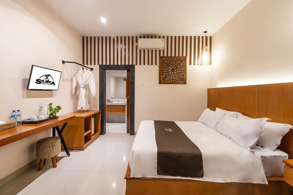 Minibar, desk, free WiFi, bed sheets