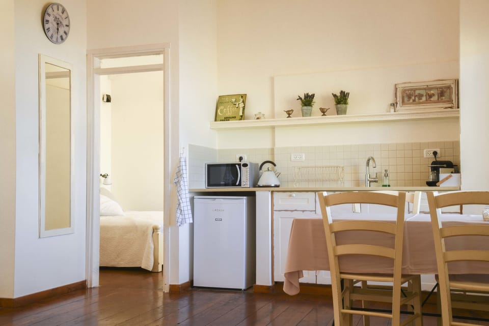 Suite | Private kitchen | Fridge, microwave, espresso maker, coffee/tea maker