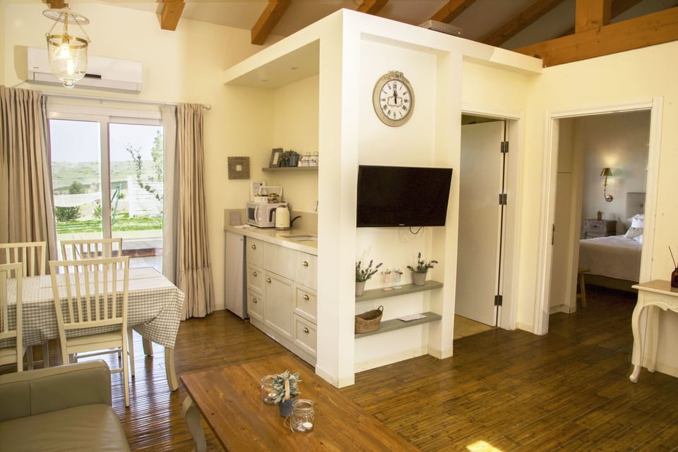 Deluxe Cabin, 1 Bedroom, Lake View | Living area | Flat-screen TV