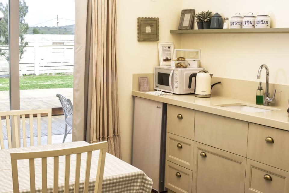 Deluxe Cabin, 1 Bedroom, Lake View | Private kitchen | Fridge, microwave, espresso maker, coffee/tea maker