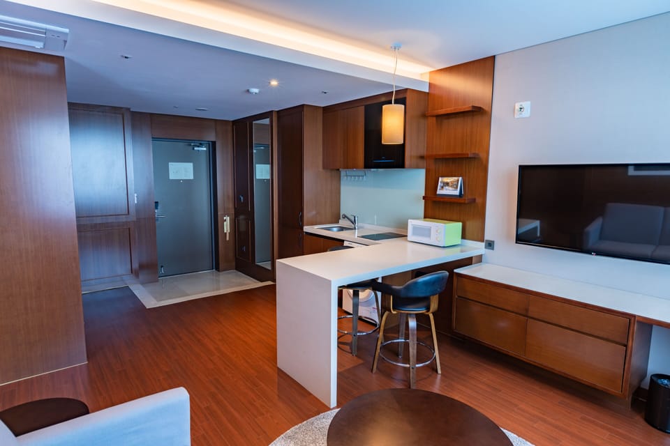 Ocean Suite | Private kitchen | Fridge, electric kettle